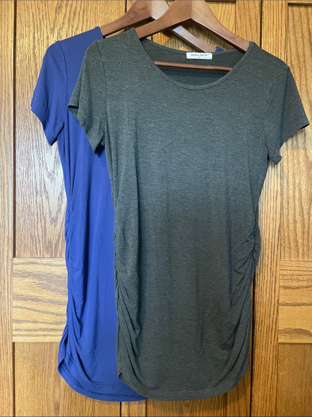 Smallshow Women's Maternity Scoop Neck Short Sleeve Top - Gray and Royal Blue